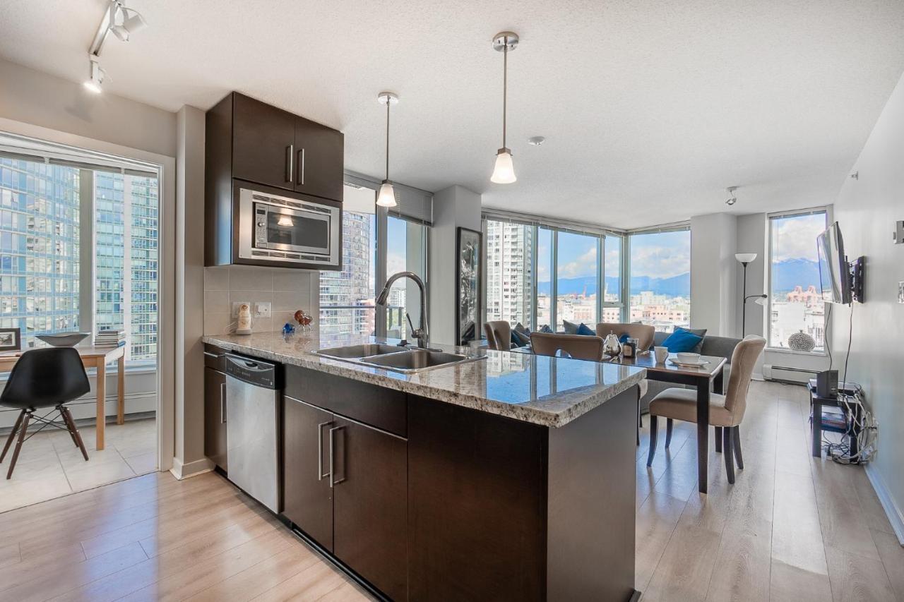 Stunning 2 Bedroom Condo With Downtown Views!!! Vancouver Exterior foto